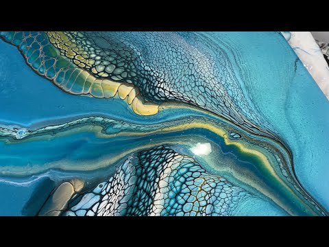 132. Sheleeart Australian Fluid Artist - Negative Space Swipe with a Piggy Base.