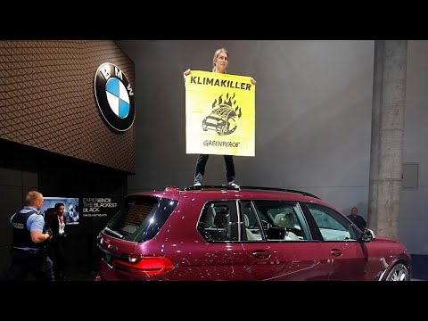 شاهد نشطاء المناخ يحتجون خلال افتتاح المعرض الدولي للسيارات في فرانكفورت…