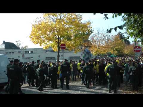 BVB - Schalke 2012 provokantes Polizei-Aufgebot mit 2 (!) Wasserwerfern vor Derby