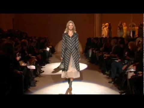 MARC JACOBS AUTUMN/WINTER 2010/11 WOMENS COLLECTION RUNWAY SHOW