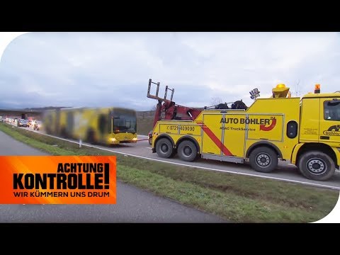 480 PS Schlepper eilt zur Hilfe: Bus springt nicht mehr an! | Achtung Kontrolle | kabel eins