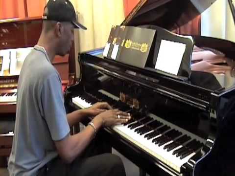 Maurice SMITH KeYmOMusic  Playing Total Praise Melody