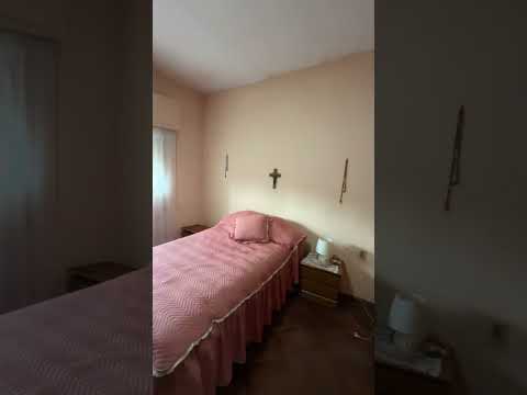 Video de YouTube - Venta Casa De 3 Dormitorios y Patio con Parrillero