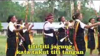 Download lagu Nona Baju Merah.flv mp3