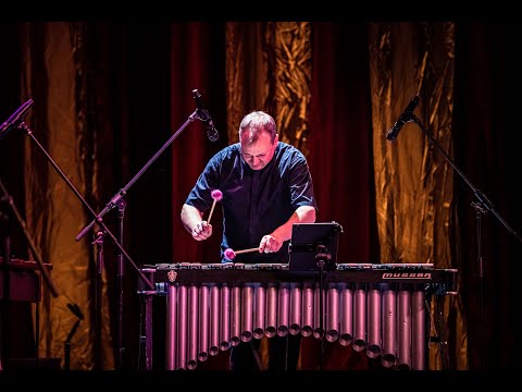 Charade - Thilo Wolf Big Band feat. Florian Bührich (Vibes)