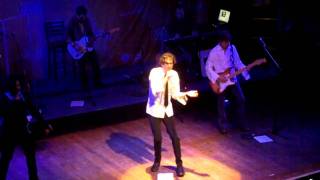 Irremediable-Benny Ibarra-En Vivo