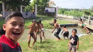 preview picture of video 'Vlog - Ngintip Tuyul Kampungan Mandi Di Sungai'