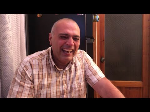 Два петуха в одном курятнике встретились. Анекдот смешной! (мат)