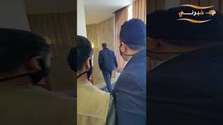 النائب يحيى عبيدات يتوعد مصوراً إلتقط له صورة وهو يدخن 