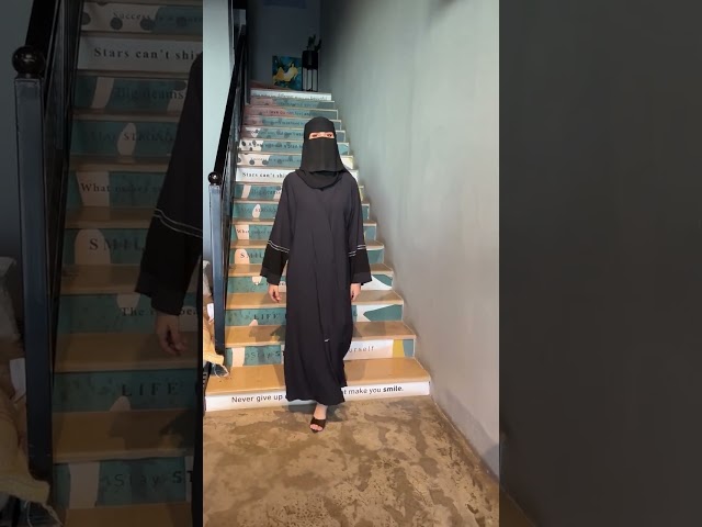 عباية سوداء باكمام طبقات