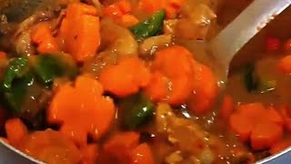 I made chicken curry sauce with coconut milk with a stylish chopped carrots