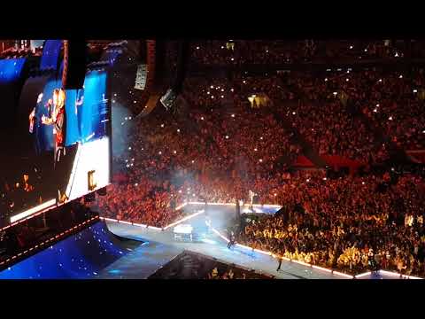 Robbie William's at Taylor Swift concert singing Angels June 2018 Wembley Stadium