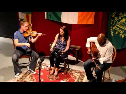 Reels: The Humours of Lisadell / Give the Lady Her Fourpence / The Sunny Banks