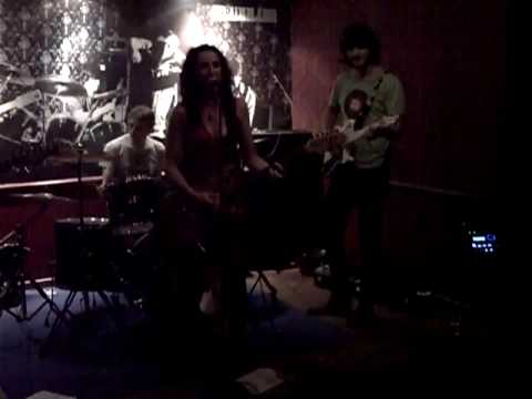 Concierto Catty Stits en Tremolo Guinness Bar (Ugena)