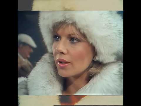 Dempsey and Makepeace S03E04 (1986) - Fur Fashion Edit - FurGlamor.com #fashionedit #fur #bluefoxfur
