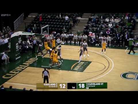 Oakland's Micah Parrish dunks vs. Cleveland State