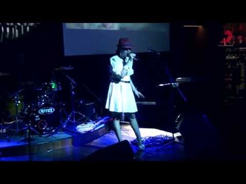 NOVITA DEWI - Ku Menangis Kau Tertawa (Live Video)