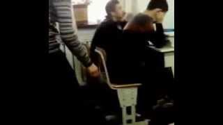Крутой розыгрыш в школе: вытащи стул из-под друга - Видео онлайн