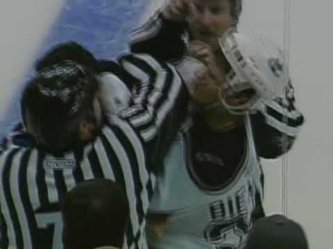 Kevin Bieksa vs Dan Hinote