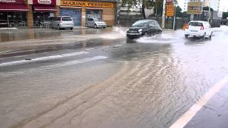 preview picture of video 'Pluies diluviennes dans les Alpes-Maritimes, PACA, à Villeneuve Loubet – inondations'