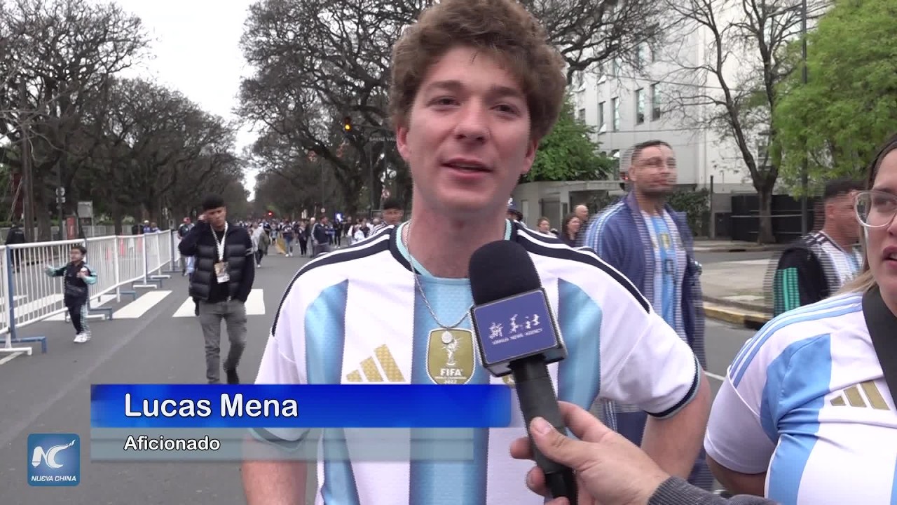 Fanáticos despiden a Messi con "tristeza y alegría"
