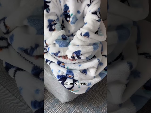 Vídeo relacionado con LOGOVISION Looney Tunes Blanket, 152 x 127 cm, Smaller Group Silky Touch Super Soft Throw