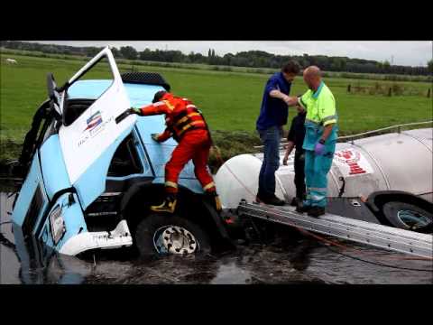 Vrachtwagen te water A2 Vinkeveen
