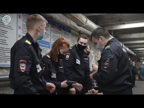 Новосибирские полицейские провели экскурсию для студентов в Центр профессиональной подготовки