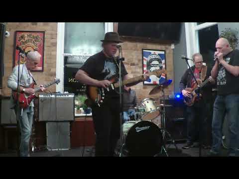 Sweet Home Chicago by Robert Johnson/ Blues Brothers live cover