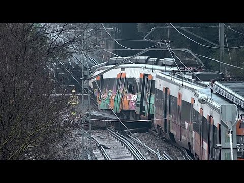 Video Thumbnail: Train crash near Barcelona: Emergency teams deployed to accident site