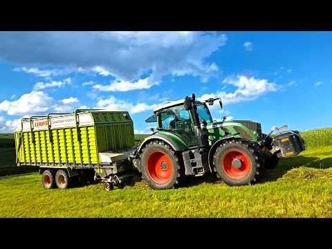 Fendt 720 Vario mit Claas Ladewagen 5700 P beim Gras aufladen!