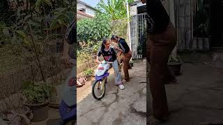 Download lagu That motorcycle is incredibly fast mp3 Download lagu That motorcycle is incredibly fast mp3