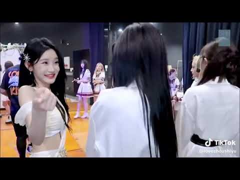 #snh48 #wangyi #zhoushiyu #shenmengyao 🥰👩‍❤️‍👩 🫣 wy kiss moments with zhou shiyu