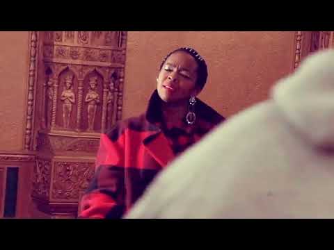 Ms. Lauryn Hill Sings Ex-Factor Over Piano 2018