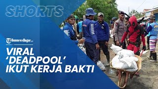 Viral Video 'Deadpol' Ikut Kerja Bakti Bawa Karung Pasir saat Kerja Bakti untuk Tanggul Darurat