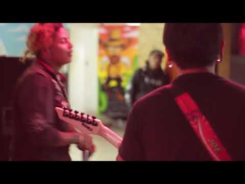 DISGRACIADOS - Fiesta Punky  (Os Replicantes )