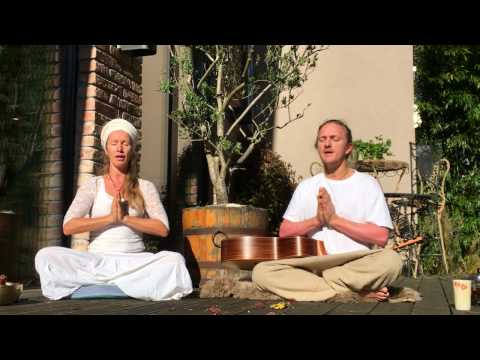 Kundalini Yoga mit LAEELA - Kriya für Positivität, Vitalität und zur Stärkung der Aura