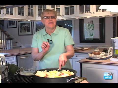 Mel's Texas-Style Chili Sauce & Texas Chili Dogs