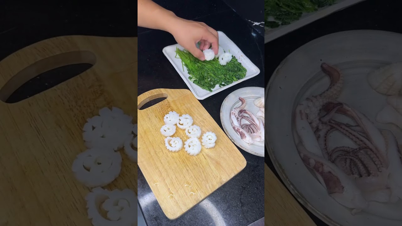 Mực bóp ngò nhưng không bóp miếng nào, chỉ nhúng rồi ăn thôi nha mấy fen