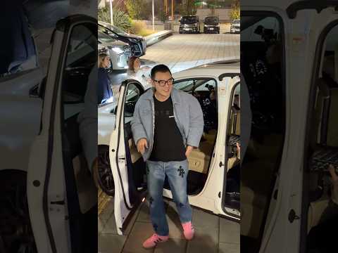 72岁的#钟镇涛 腰板笔直，精神抖擞来观看#张学友香港演唱会。