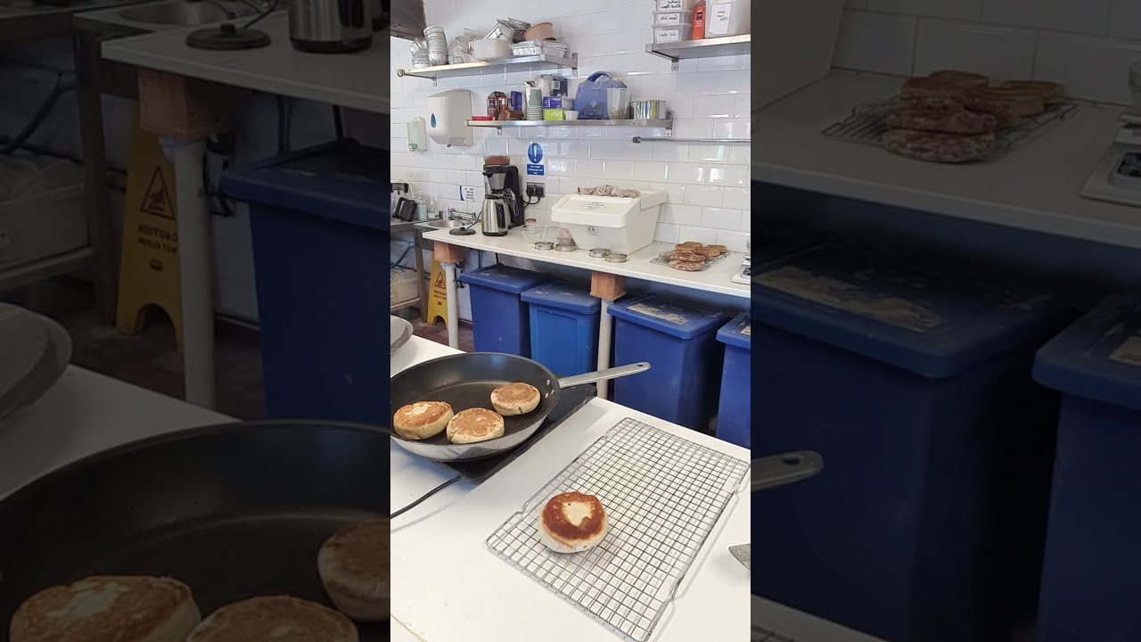 Real Life Live Bake… Puffets in Minutes 🫓#pandaflour #ketorecipes #glutenfreeuk #lowcarbbaking