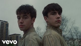 Musik-Video-Miniaturansicht zu The Key to Life on Earth Songtext von Declan McKenna