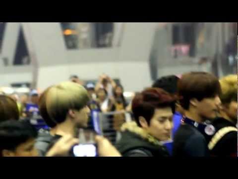 [FANCAM] 121125 EXO Suvarrnabuhmi Airport