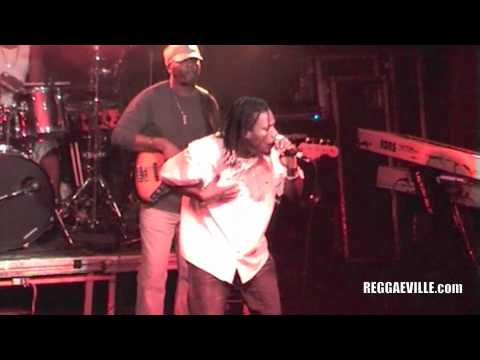 Culture feat. Kenyatta Hill - Jah Jah See Dem A Come [Live in Munich, Germany 6/15/2011]