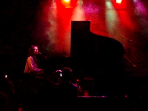 L'Aura, Maniac (cover di Michael Sembello)