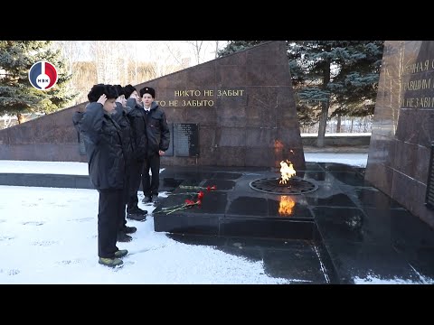 День неизвестного солдата: В Новоуральске у мемориального комплекса Вечный огонь прошел митинг