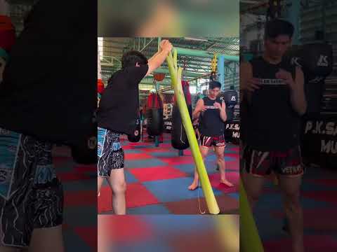 Can boxers really take a kick? #muaythai #boxer