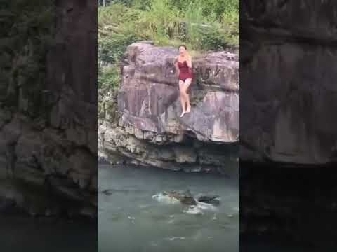 WOMEN JUMP INTO THE CROCODILE🐊😱 #crocodiles #scary #viral #shorts #funnyvideo #adventure #jumping