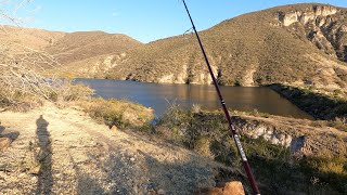 Un japonés pesca lobinas en Duarte y San Juan de Otates Leon Guanajuato