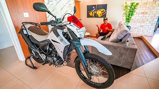 EU ESCONDO ESSA XT660 NA MINHA SALA DE CASA A MUITO TEMPO